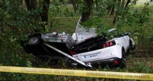 Sa voiture bascule dans un bois après une sortie de route, les secours l’arrachent aux flammes