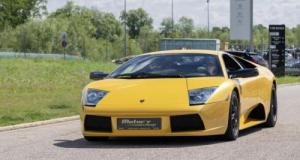 Une Lamborghini malmenée par la police après un carambolage