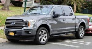 Un Ford F-150 transformé en étrange 4x4 paramilitaire à vendre