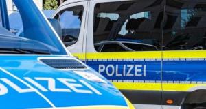 Elle s'ennuie et se met à danser sur la route, la police la renvoie en France