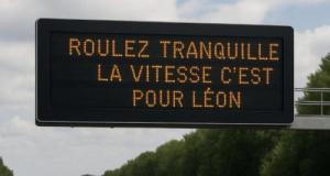 Léon Marchand malgré lui au cœur d’une campagne de sensibilisation sur l’autoroute