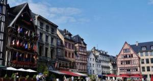 Ivre à Rouen, il tente d’échapper aux policiers… et finit sa course dans une voiture