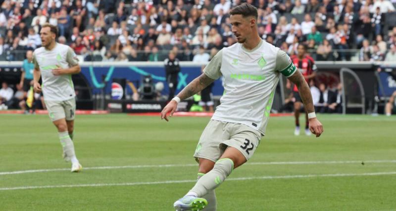  - Scène lunaire en Bundesliga entre un joueur du Werder Brême et une journaliste