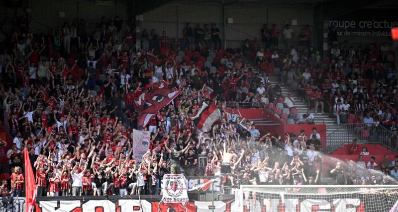  - Guingamp : les joueurs pris à partie par leurs supporters après la lourde défaite contre le Red Star