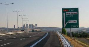 Un ministre se montre à 225 km/h et assure qu'il voulait vérifier l'état de la route