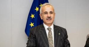 Un ministre des Transports flashé à plus de 220 km/h : « Je voulais vérifier l’état de l’autoroute »