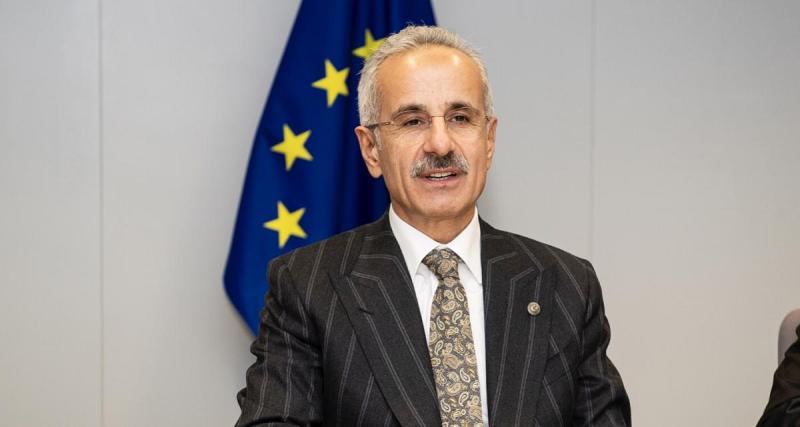 - Un ministre des Transports flashé à plus de 220 km/h : « Je voulais vérifier l’état de l’autoroute »
