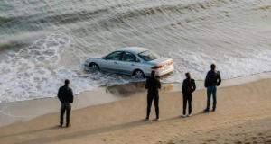 Une voiture totalement égarée finit piégée par la marée en Bretagne