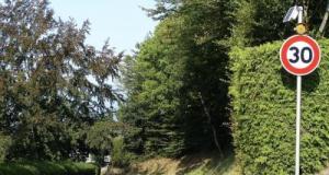 Le nouveau panneau 30 km/h n’était pas assez visible, ils refusent de payer leur amende !