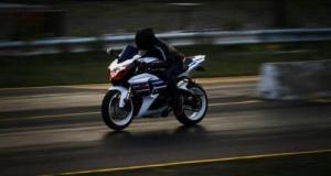 177 km/h au lieu de 90 : le motard pensait doubler la vitesse, il a doublé les ennuis