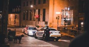 Il s’agace au volant, double dangereusement et défie la police en pleine rue !