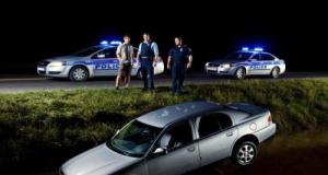 Une voiture finit dans le fossé, ses occupants ivres arrêtés par la police