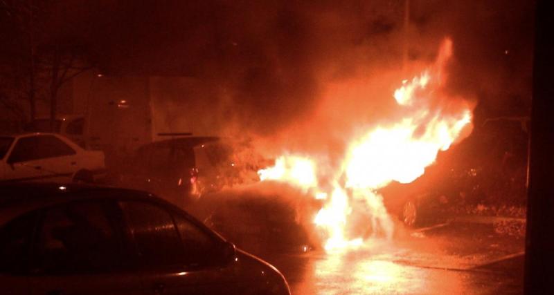  - Après avoir incendié une voiture, deux hommes se rejettent la faute