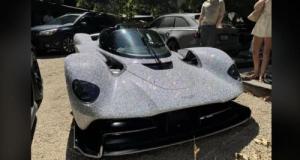 La première Aston Martin Valkyrie Spider entièrement recouverte de cristaux... Ça claque