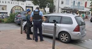 Après un refus d’obtempérer, un conducteur percute un policier à moto
