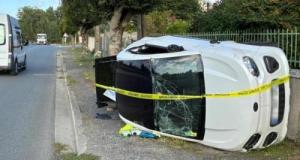 Une voiturette sur le trottoir, pare-brise brisé : il voulait sauver la vie d'un chat
