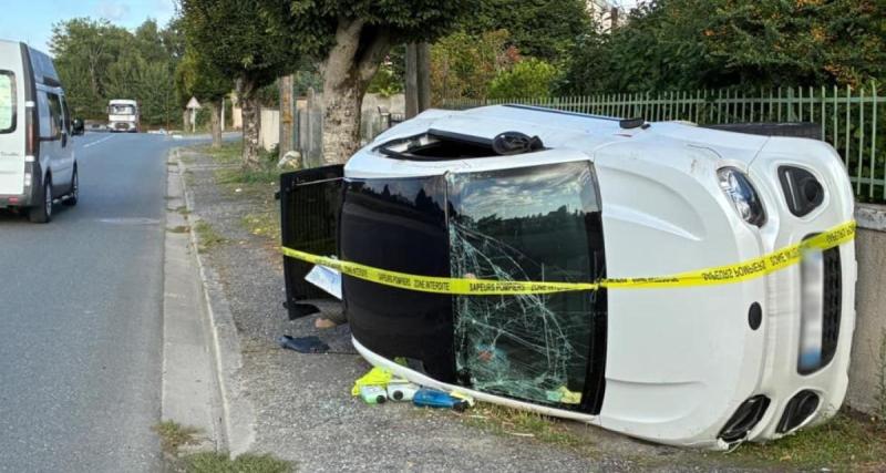  - Une voiturette sur le trottoir, pare-brise brisé : il voulait sauver la vie d'un chat