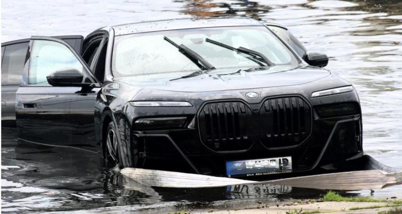  - En voulant mettre son jet-ski à l’eau, il envoie sa BMW Série 7… au fond de la rivière