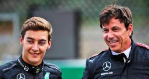 Mercedes : un ancien champion du monde savoure de voir Toto Wolff être mis à mal par George Russell