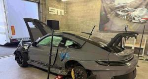 Il sort indemne mais sa Porsche 911 GT3 RS de rêve est réduite en miettes sur circuit