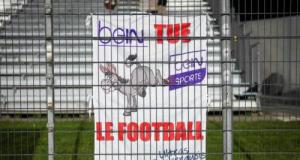 Grenoble : face à Dunkerque, le GF38 défend le diffuseur de la L2 et punit ses supporters