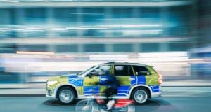 Pris en chasse par la BAC, son 4x4 s’embrase en plein champ après un dérapage