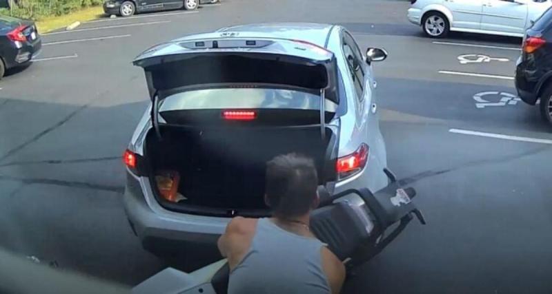  - Il tente de voler une moto… et finit par offrir la scène la plus ridicule de l’année !