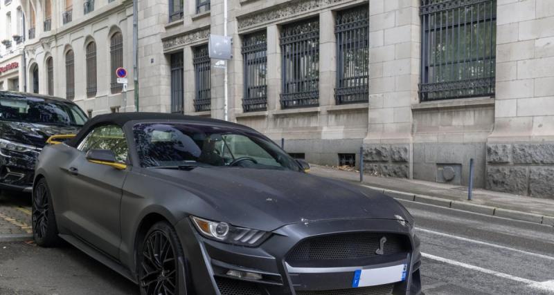  - Il perd le contrôle de sa Mustang lors d’un car show Ford et finit dans un fossé