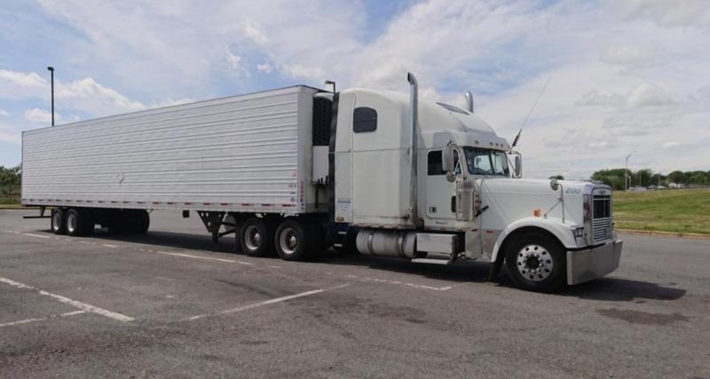  - Elle tente de voler un camion… mais cale à cause d’une boîte manuelle