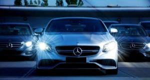 Il loue une Mercedes, dépasse le kilométrage autorisé et reçoit une addition que personne n’aurait imaginée