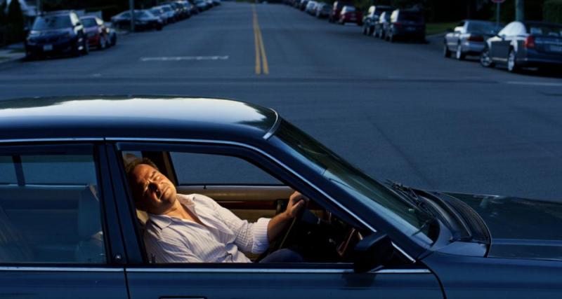  - Ivre, il s’endort dans sa voiture garée à cheval sur la route