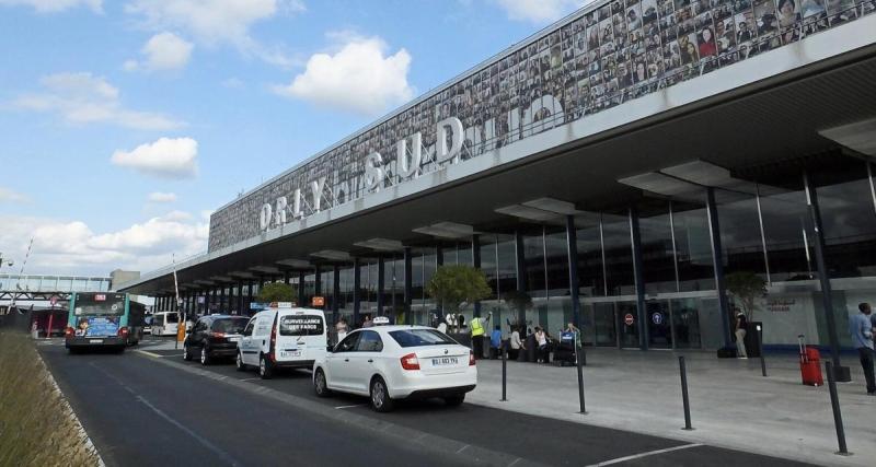  - Un parking illégal avec plus de 200 voitures démantelé près de l’aéroport d’Orly