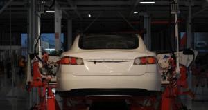 Un ouvrier affirme avoir été assommé par un robot Tesla, il réclame désormais 51 millions de dollars.