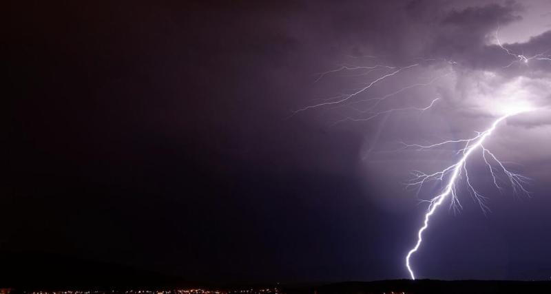  - Un couple coincé au milieu des eaux, la police municipale vole à leur secours