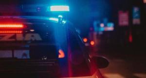Il fuit après un accident, puis se gare pour menacer sa victime avec une matraque