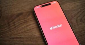 Il rencontre une femme sur Tinder, lui vole sa voiture et termine derrière les barreaux