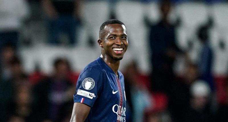  - PSG : énorme menace pour Pacho, un géant rêve de l’Équatorien