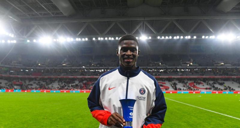  - PSG : le magnifique coup franc de Nuno Mendes contre Lille