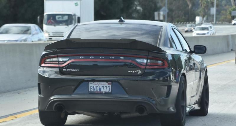 - Flashé à 270 km/h dans une Dodge Hellcat volée, il tente d’échapper à la police… Il tombe finalement en panne