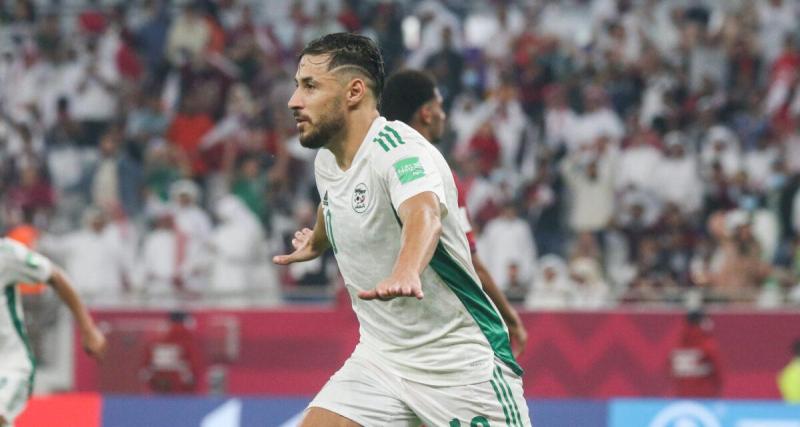  - Algérie : quand Belaïli distribue des maillots... aux journalistes !