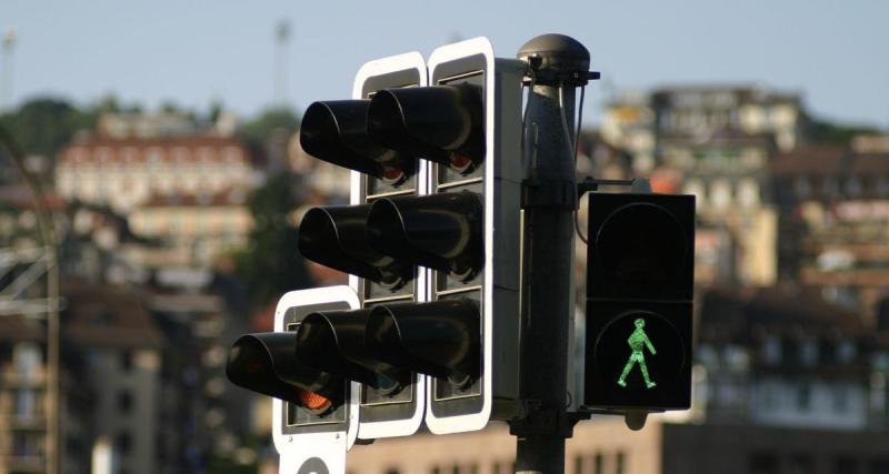  - Ce feu rouge fait perdre patience aux conducteurs tant il est long : jusqu'à 11 minutes d'attente