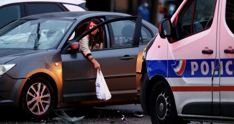  - Ivre, il percute une voiture de police et sa passagère jette un sachet de drogue par la fenêtre