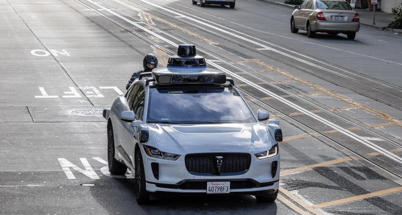  - La police arrête une voiture en infraction mais aucune contravention n’est dressée pour une bonne raison