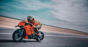 KTM 990 RC R 2026, les Oranges de retour avec une supersport