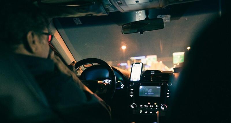  - Un automobiliste roulait tout en participant à une visioconférence, les gendarmes n’en reviennent pas !