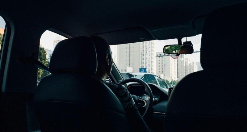  - Un simple contrôle routier dévoile un réseau de “Uber shit” : le livreur, un SDF, trahi par l'odeur de cannabis dans la voiture "de service" fournie par la bande !