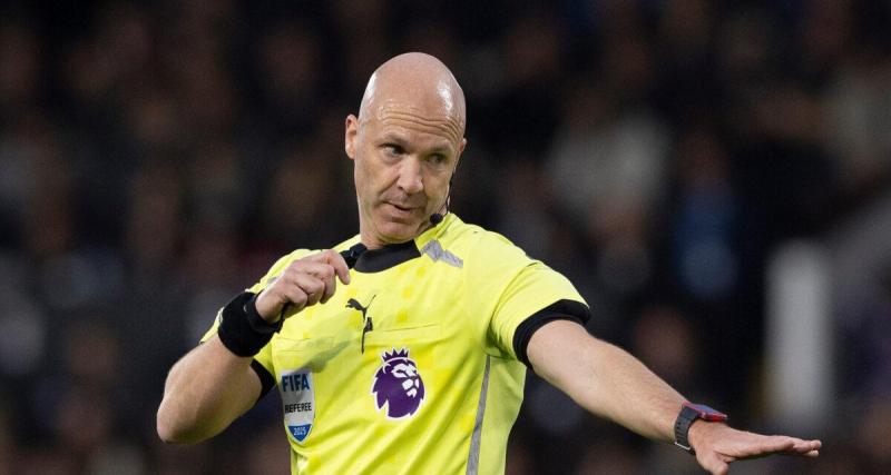  - Quand un jeune supporter de Fulham tente d'influencer l'arbitre lors du match contre Arsenal