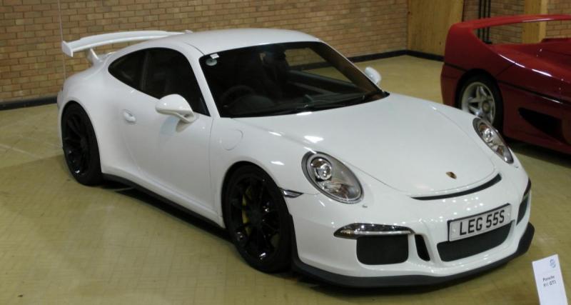  - Inspiré par Novak Djokovic, un célèbre tennisman achète une Porsche 911 mais ne peut pas la conduire