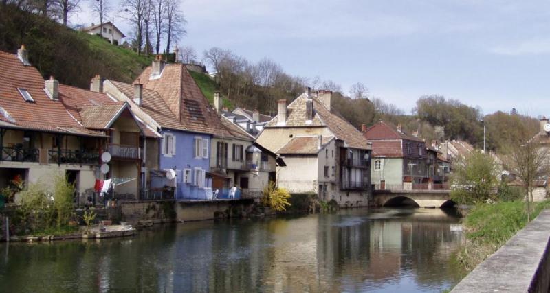  - Plutôt que de déposer son véhicule dans un centre pour s'en débarrasser, il le jette dans un canal