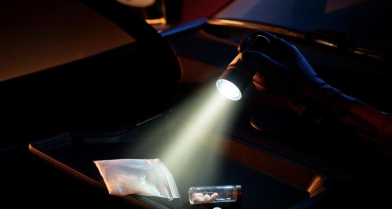  - Deux trafiquants oublient la drogue dans une voiture et se font retrouver « comme des débutants »